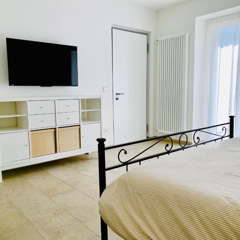 Vicolo Fiori, appena ristrutturata, centralissima e ad un passo dal lago! - Appartamento con 1 Camera da Letto - 20