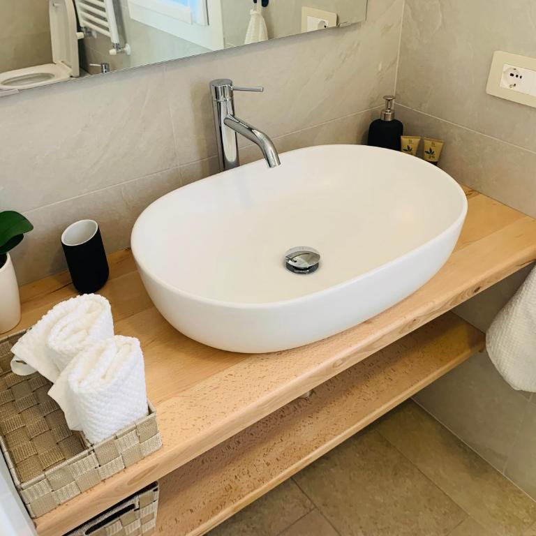 Vicolo Fiori, appena ristrutturata, centralissima e ad un passo dal lago! - Appartamento con 1 Camera da Letto - 15