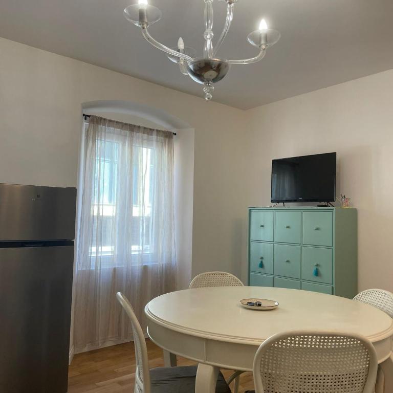 Casa Renova, intero appartamento, 2 camere, max 4 ospiti, Trieste zona storica - Appartamento con 1 Camera da Letto - 52