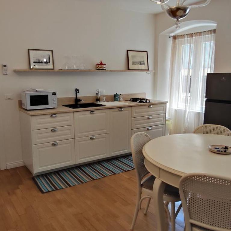 Casa Renova, intero appartamento, 2 camere, max 4 ospiti, Trieste zona storica - Appartamento con 1 Camera da Letto - 54