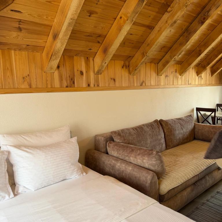 Lux Studio Apartments - Standard Studio - 8