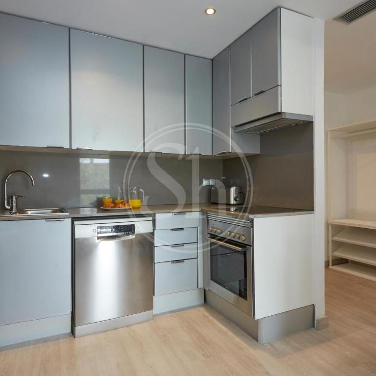 Bright Barcelona Apartment Near Glòries - Apartamento de 3 dormitorios - 13