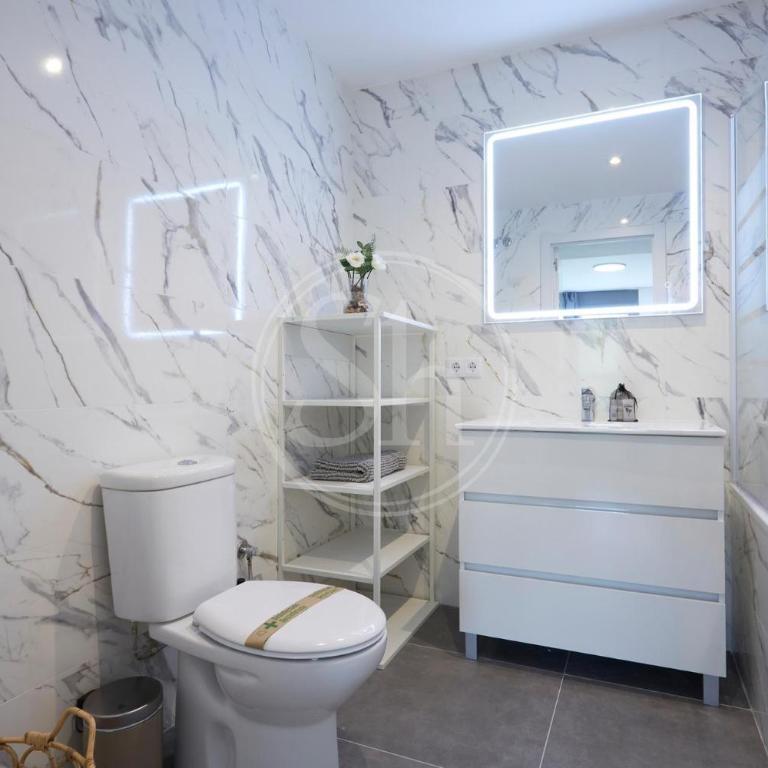 Bright Barcelona Apartment Near Glòries - Apartamento de 3 dormitorios - 18