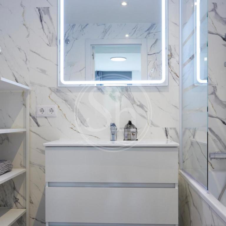Bright Barcelona Apartment Near Glòries - Apartamento de 3 dormitorios - 20