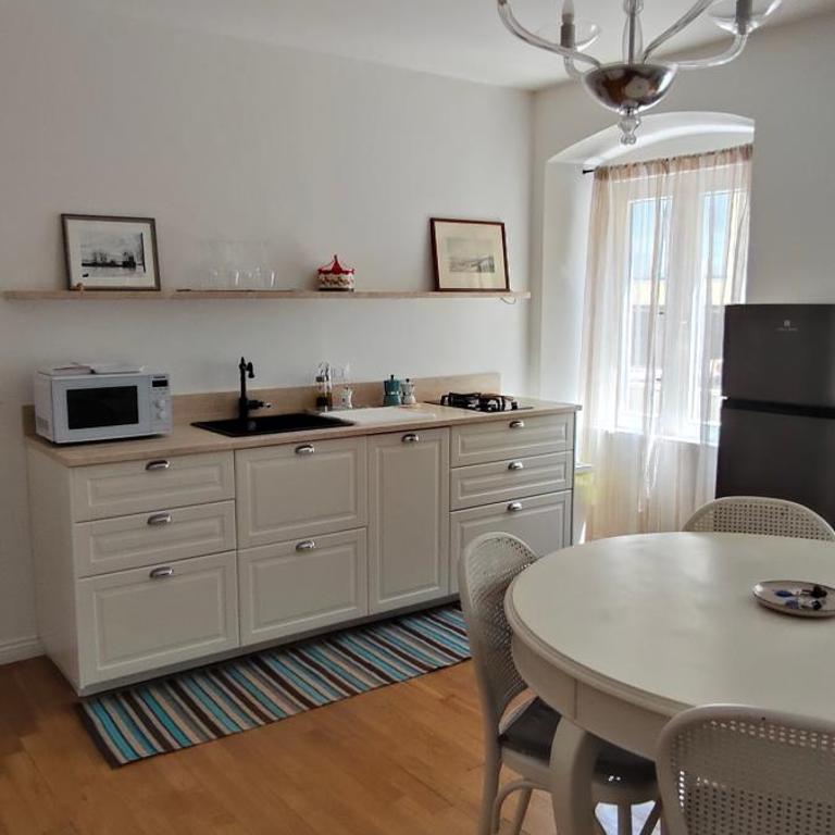 Casa Renova, intero appartamento, 2 camere, max 4 ospiti, Trieste zona storica - Appartamento con 1 Camera da Letto - 4