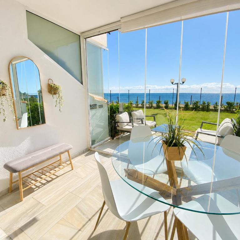 Aguamarina IV Frontline Beach, Direct Sea Views - Apartamento de 1 dormitorio - 2