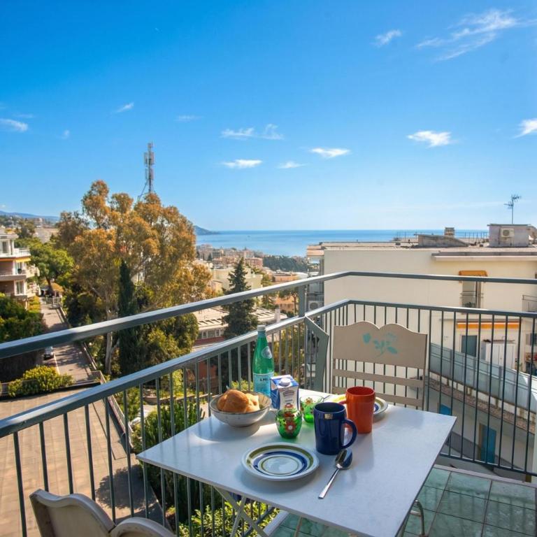 Bilocale Vista Mare con Piscina - Happy Rentals - Appartamento con Balcone - 2