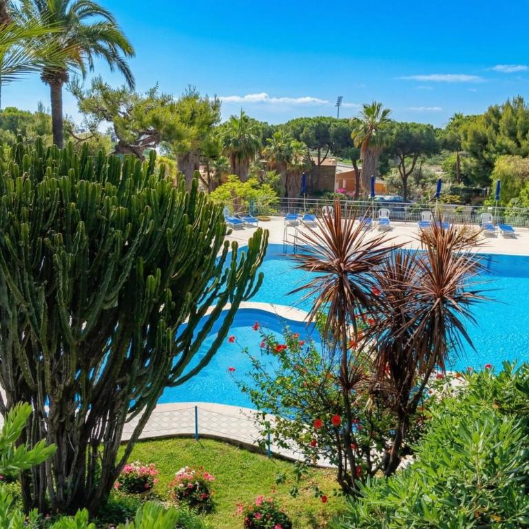 Bilocale Vista Mare con Piscina - Happy Rentals - Appartamento con Balcone - 7