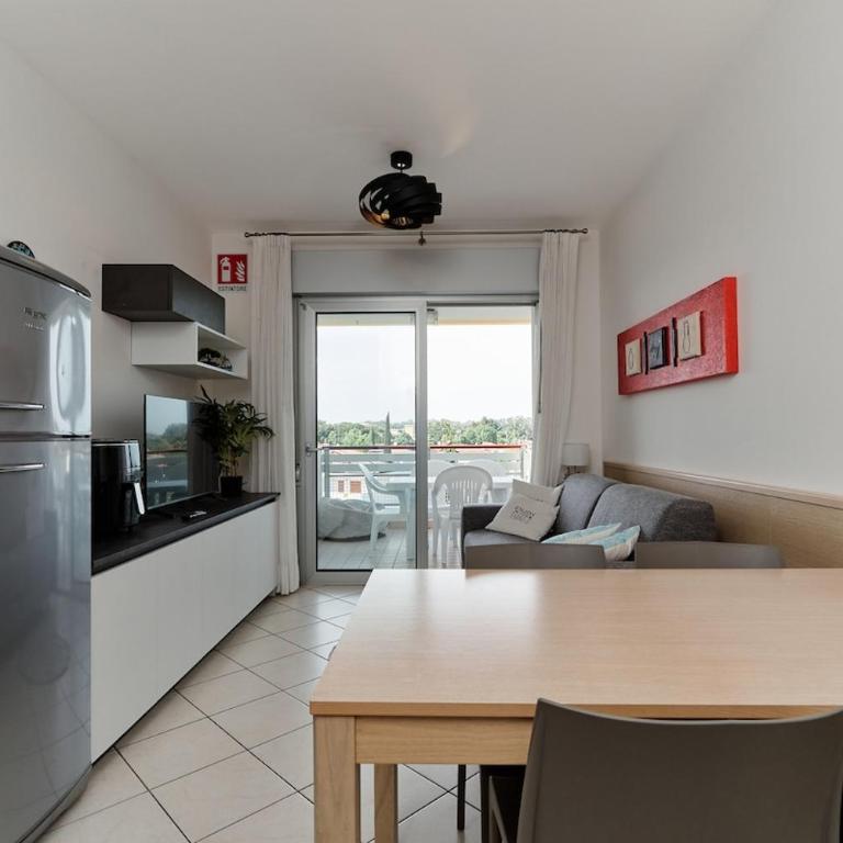 VenerSuite, Resort con Piscina & Posto Spiaggia - Appartamento Superior con 1 Camera da Letto e Balcone - 2