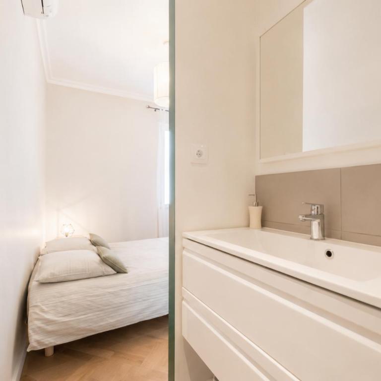 F3 Plein centre plage à 50 m (rue calme) parking possible - Two-Bedroom Apartment - 18