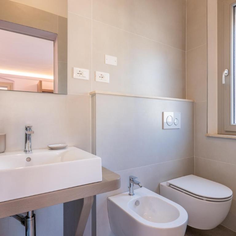 Rentwin-La Spina Suites - Deluxe Queen Room - 3