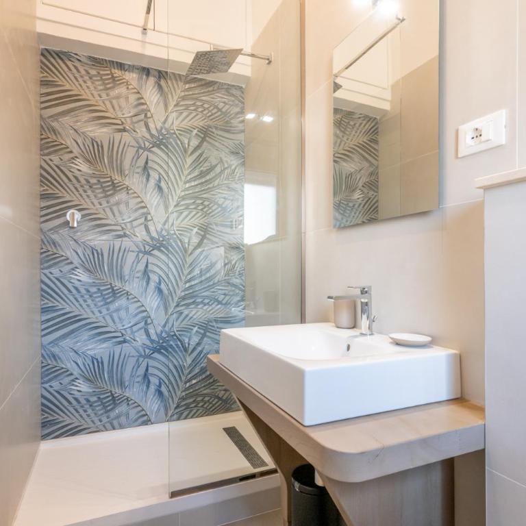 Rentwin-La Spina Suites - Deluxe Queen Room - 5