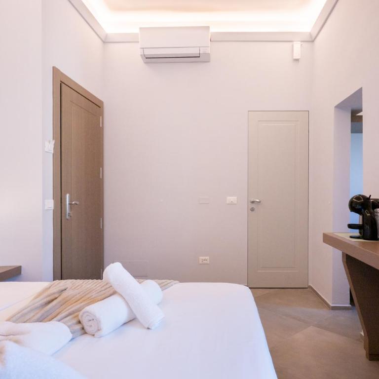 Rentwin-La Spina Suites - Deluxe Room - 5