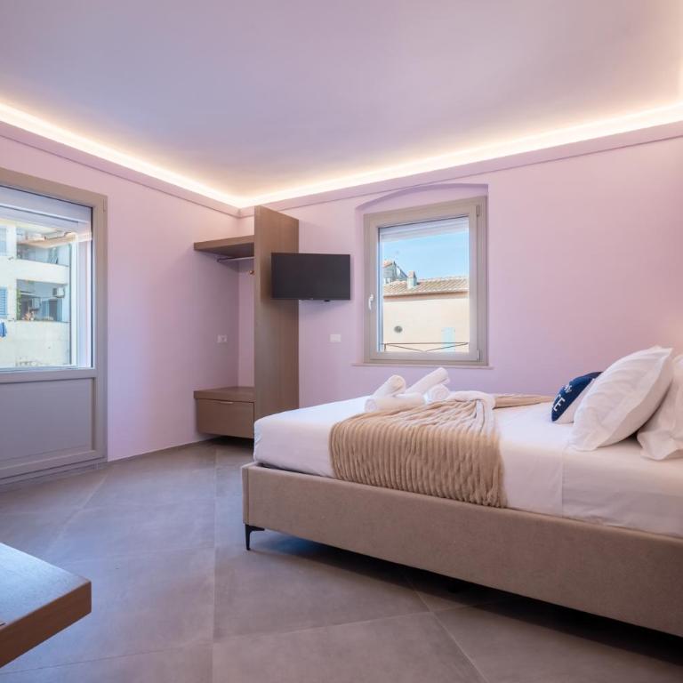 Rentwin-La Spina Suites - Deluxe Queen Room - 7