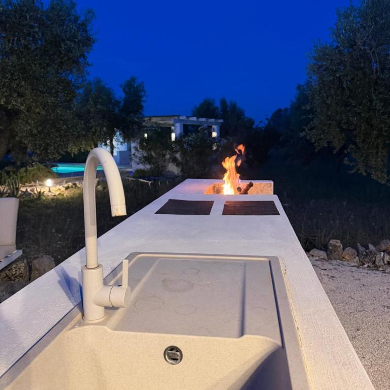 Trullo Lei by Borgo Paoli, Romantic Experience with Pool & Olive Trees in Ostuni - Two-Bedroom Villa - 4