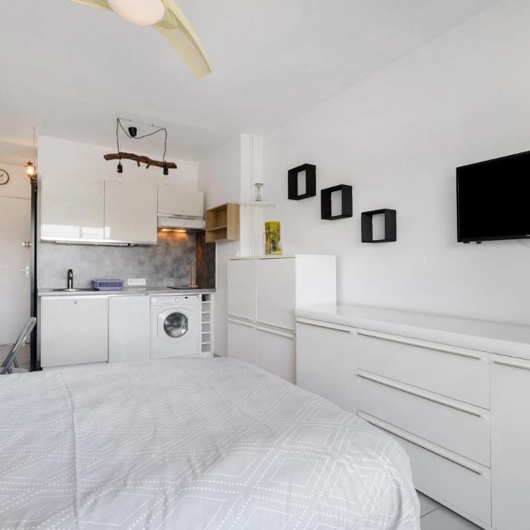 Le Kennedy Bord de Mer - Studio avec Balcon - 15