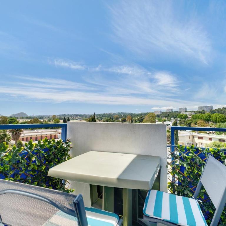 Le Kennedy Bord de Mer - Studio avec Balcon - 16