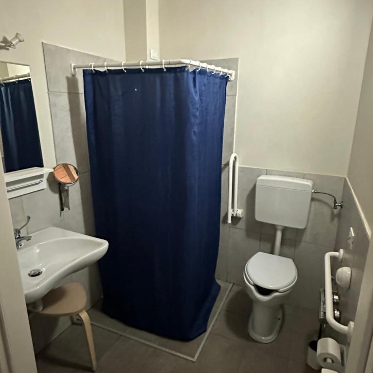 - Il Casale Toscano - 5 minutes by car from Pisa Tower - CHECK IN FROM 3 PM - Rooms only with fan - No breakfast & No fridge - Free parking - - Camera Budget Doppia con Letti Singoli - 1