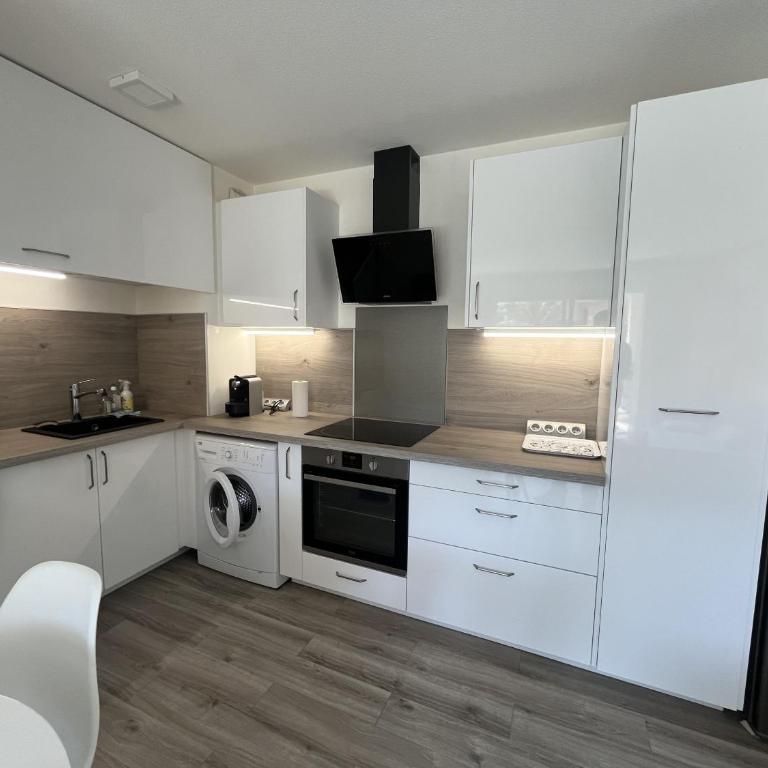 Residence Cesaree - T2 renove avec vue piscine, terrasse, clim, 4p - Appartamento con Vista Piscina - 5