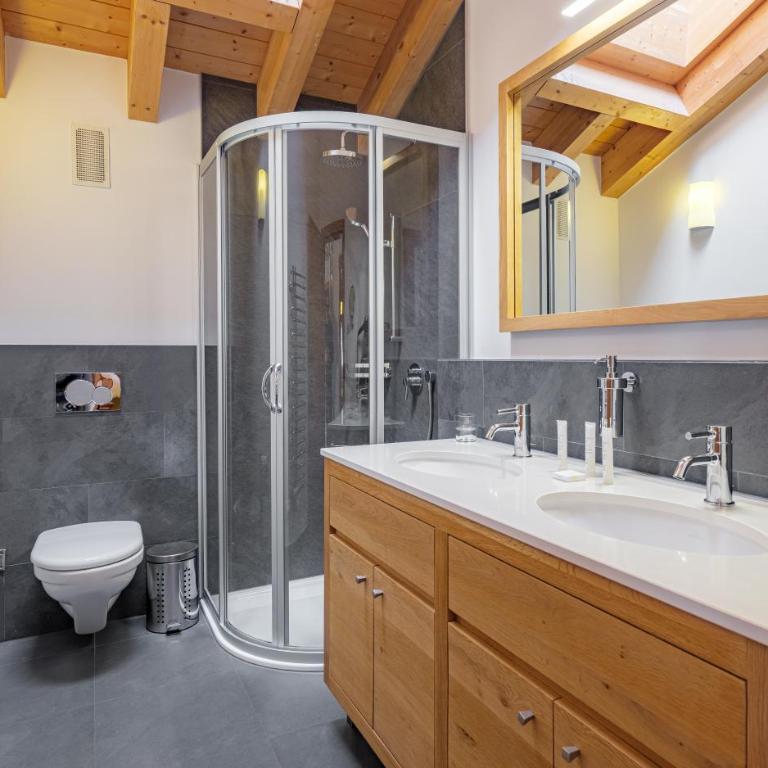 Haus Zur Matte by Zermatt Premium Apartments - Zmuttgrat - Four-Bedroom Apartment - 12