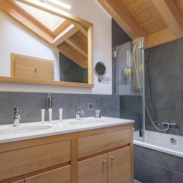 Haus Zur Matte by Zermatt Premium Apartments - Zmuttgrat - Four-Bedroom Apartment - 4