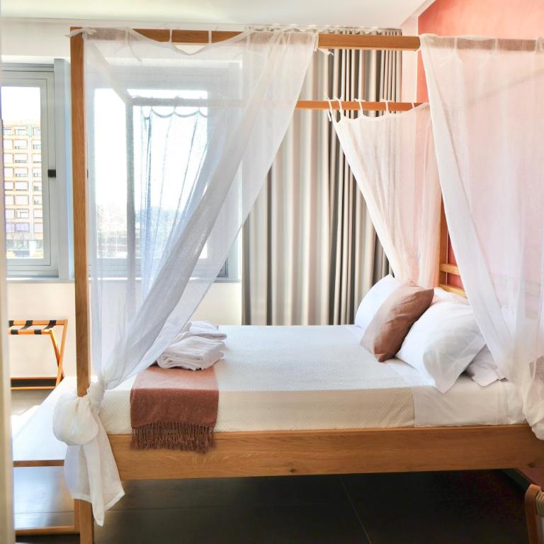 TAGA Rooms - Superior Queen Room - 16
