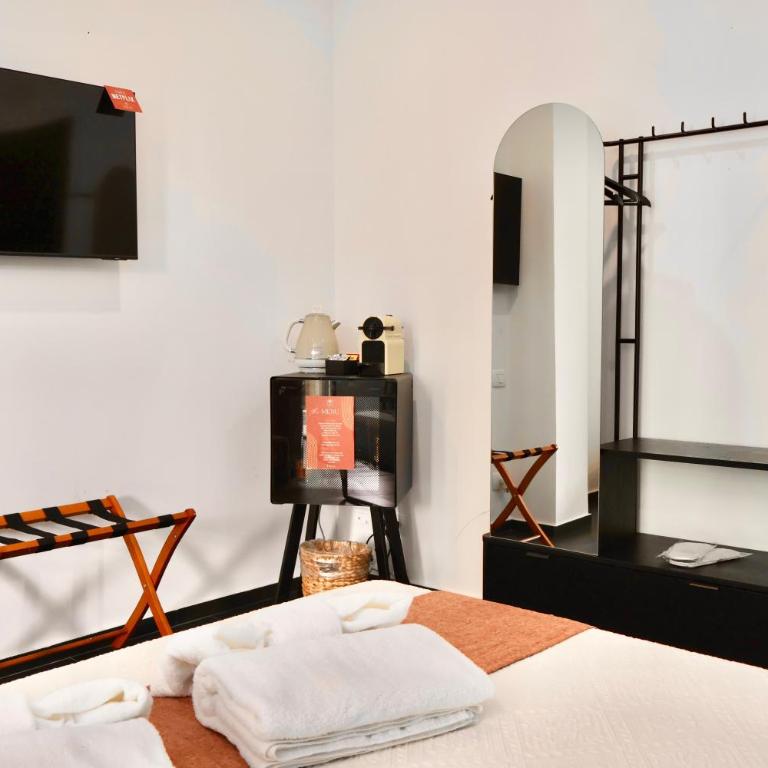 TAGA Rooms - Deluxe Double Room with Balcony - 8