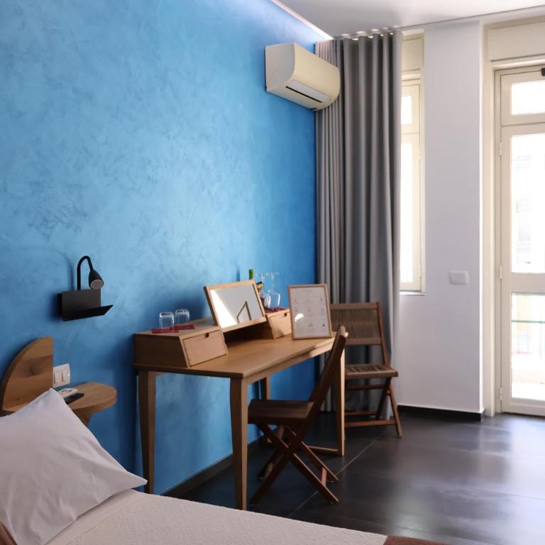 TAGA Rooms - Deluxe Double Room with Balcony - 4