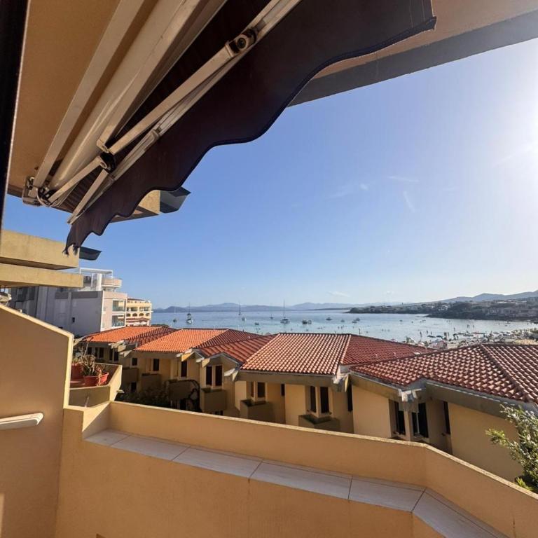 Dalia Vista Mare Golfo Aranci - Appartamento con 2 Camere da Letto, Balcone e Vista mare - 1