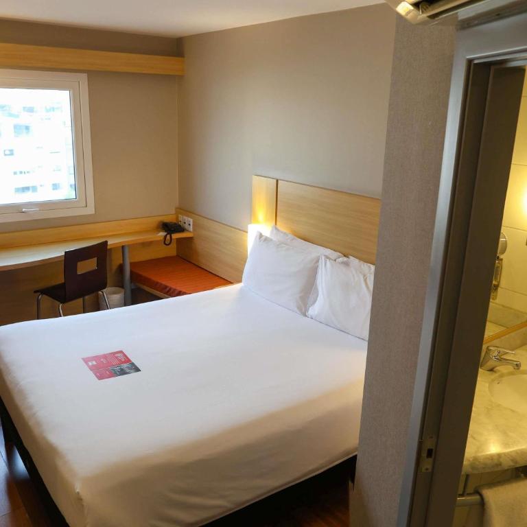 ibis Lima Larco Miraflores - Habitación Superior Plug and Play - 1 cama grande - 3