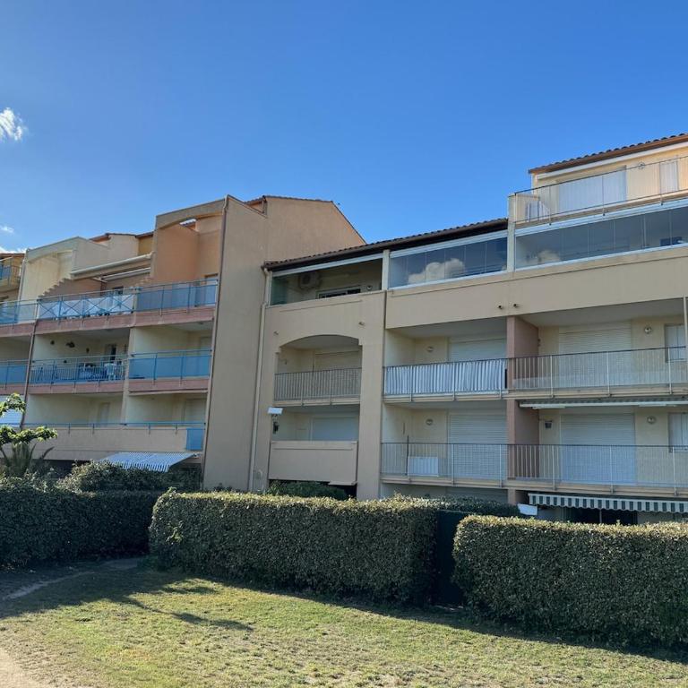 3 chambres vue mer piscine parking clim - Appartement 3 Chambres - 23