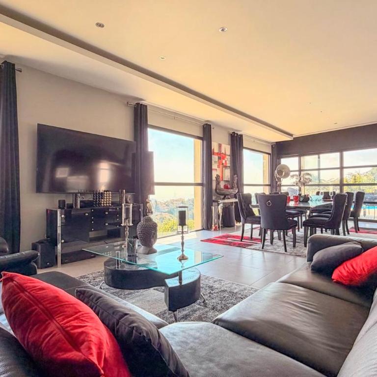 Beautiful villa with sea & mountain view and pool - Casa - 2