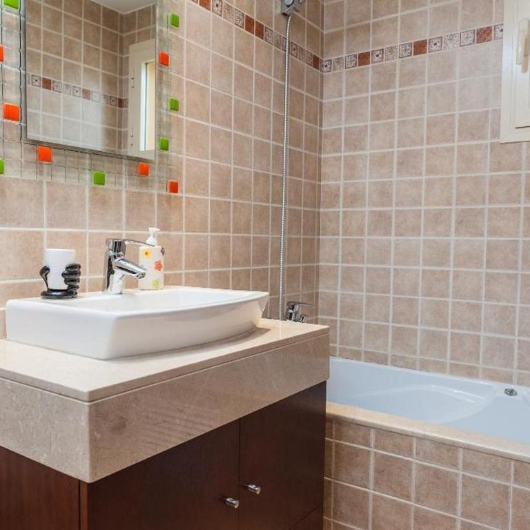 Pereta - Three-Bedroom House - 13