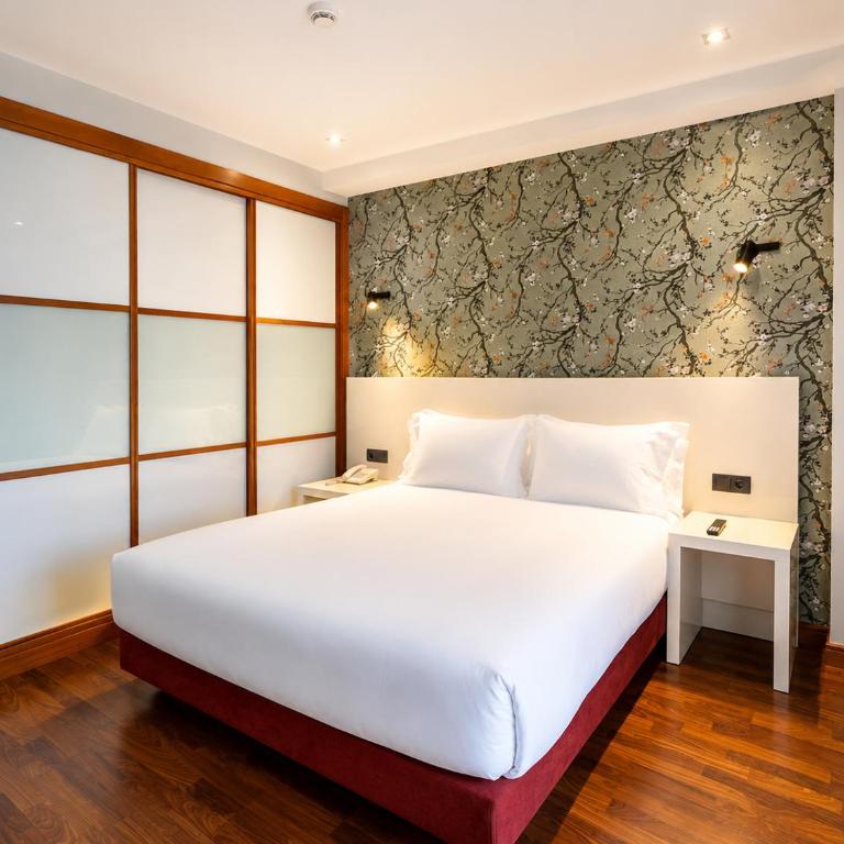Hotel Apartamentos San Fermín Pamplona - Habitación con cama grande - 5