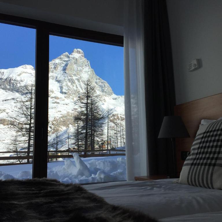 BASE CAMP alpine apartments - Deluxe One-Bedroom Apartment with Mountain View - 1