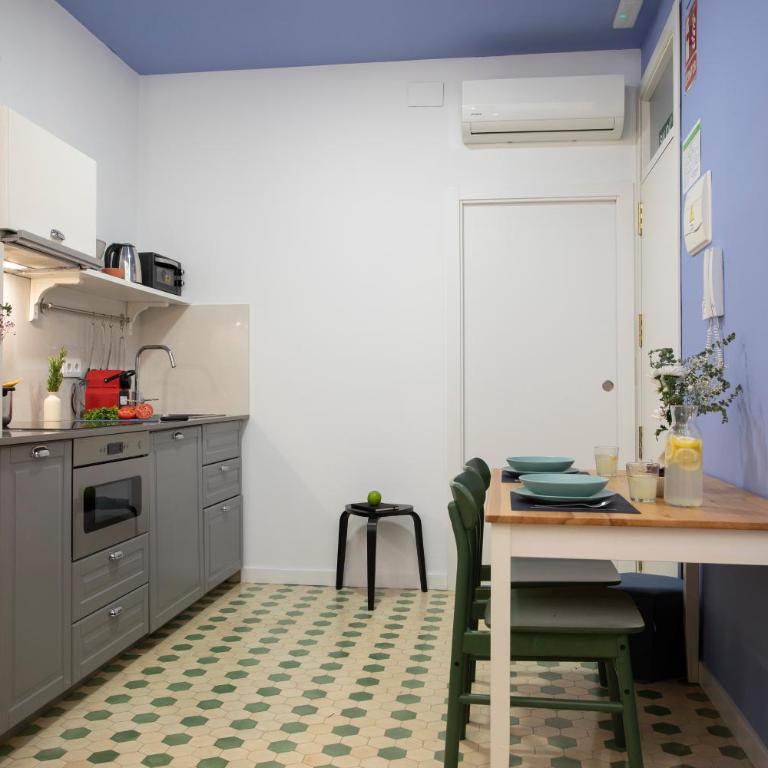 SingularStays Ca Iconic - Deluxe One-Bedroom Apartment - 1