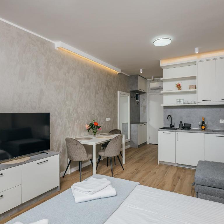 Apartments Via Mare - Triple Studio with Balcony - 3