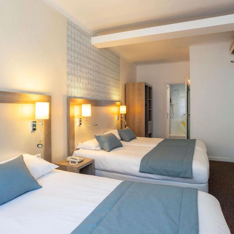 ibis Styles Calais Centre - Family Suite with One Double and Two Single Beds - 4