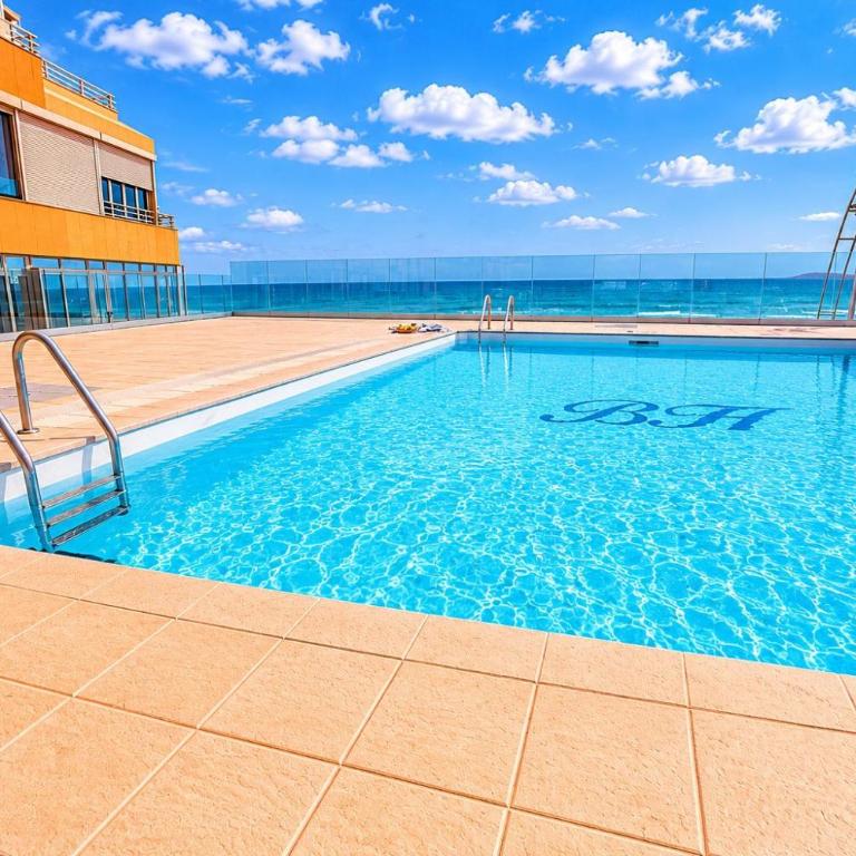 Loft de lujo en primera linea de playa con piscina - Apartamento - 2