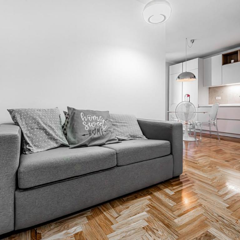 Deluxe Suite Apartment - 2min sea + Balcone - Appartamento con 1 Camera da Letto - 3