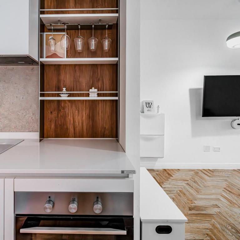 Deluxe Suite Apartment - 2min sea + Balcone - Appartamento con 1 Camera da Letto - 5