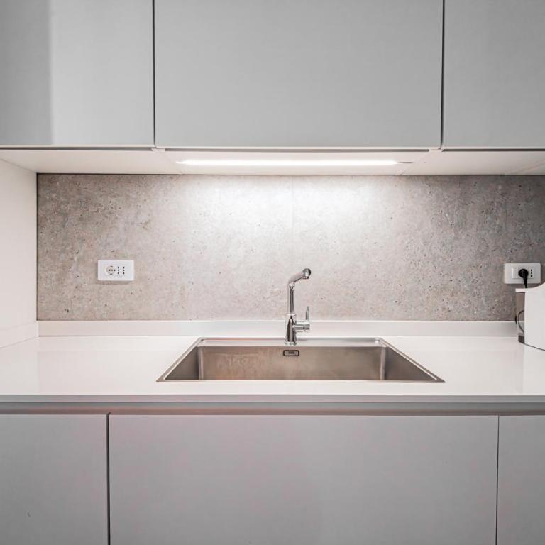 Deluxe Suite Apartment - 2min sea + Balcone - Appartamento con 1 Camera da Letto - 6