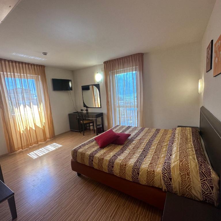 Nature Bio Hotel Elite - Camera Tripla Comfort - 5