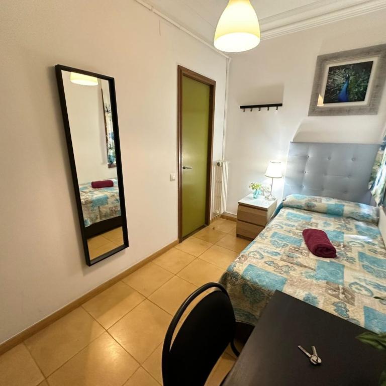 Rooms Nuevo Balmes - Habitación Individual con baño compartido - 4