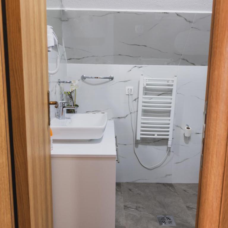 Apartments CENTER OF THE WORLD - Apartman - Prizemlje - 11