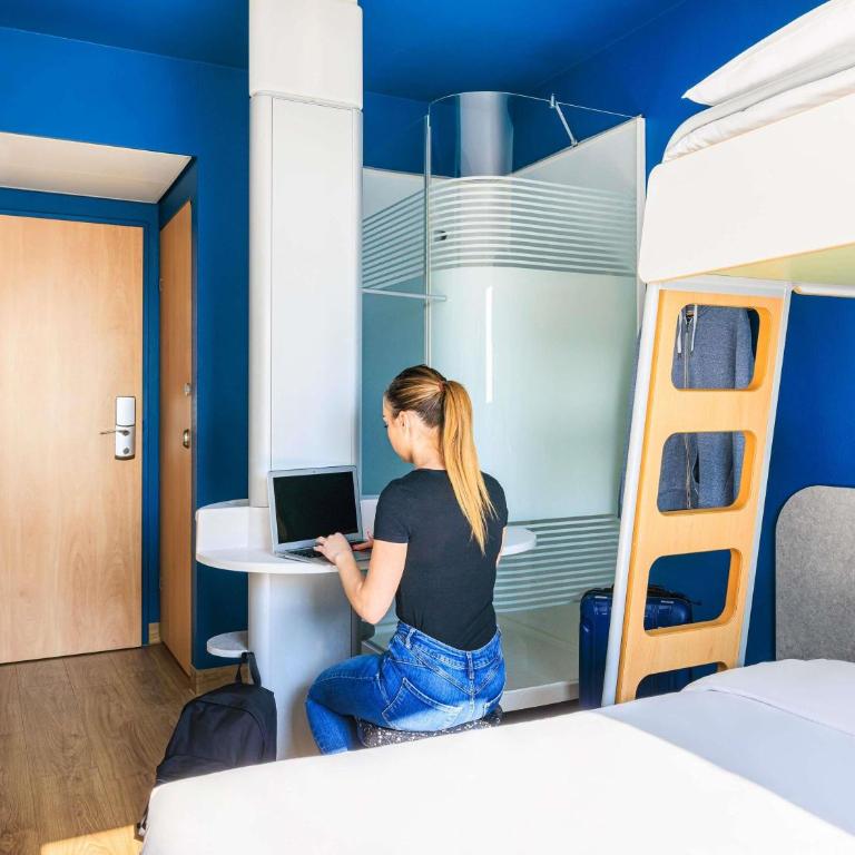 Ibis budget Lausanne-Bussigny - Dreibettzimmer mit 1 Doppelbett und 1 Etagenbett - 3