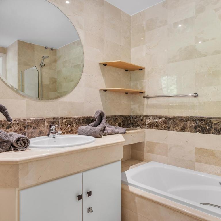 Beachfront penthouse Marbella, Rio Real Playa - Apartamento - 58