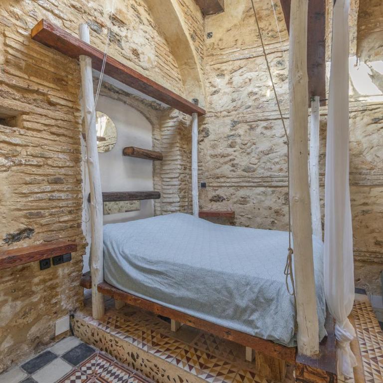 Charming 16th-Century Loft - Superior Apartment with City View - 16