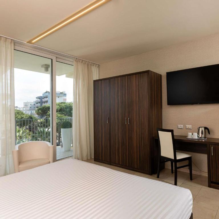 Mercure Rimini Lungomare - Camera Matrimoniale Superior con Balcone - 5