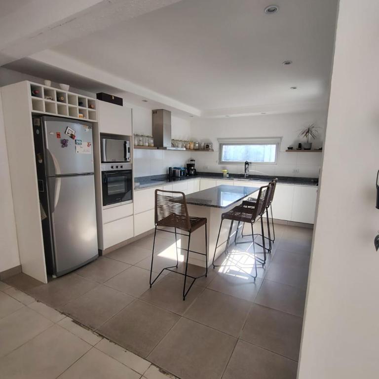 Casa Amplia, Luminosa con Quincho y Pileta! - Casa de 3 dormitorios - 15